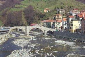 Xtrallusion photo gallery of Italy. Photos, pictures, images and photographs of the Italian Rivieras, the Italian Lakes, the Italian Alps, the Cinque Terre, the Amalfi coast and some of the most beautiful corners of Italy. Plus photos of Italian cities such as Pisa, Milan, Genoa and Rome.